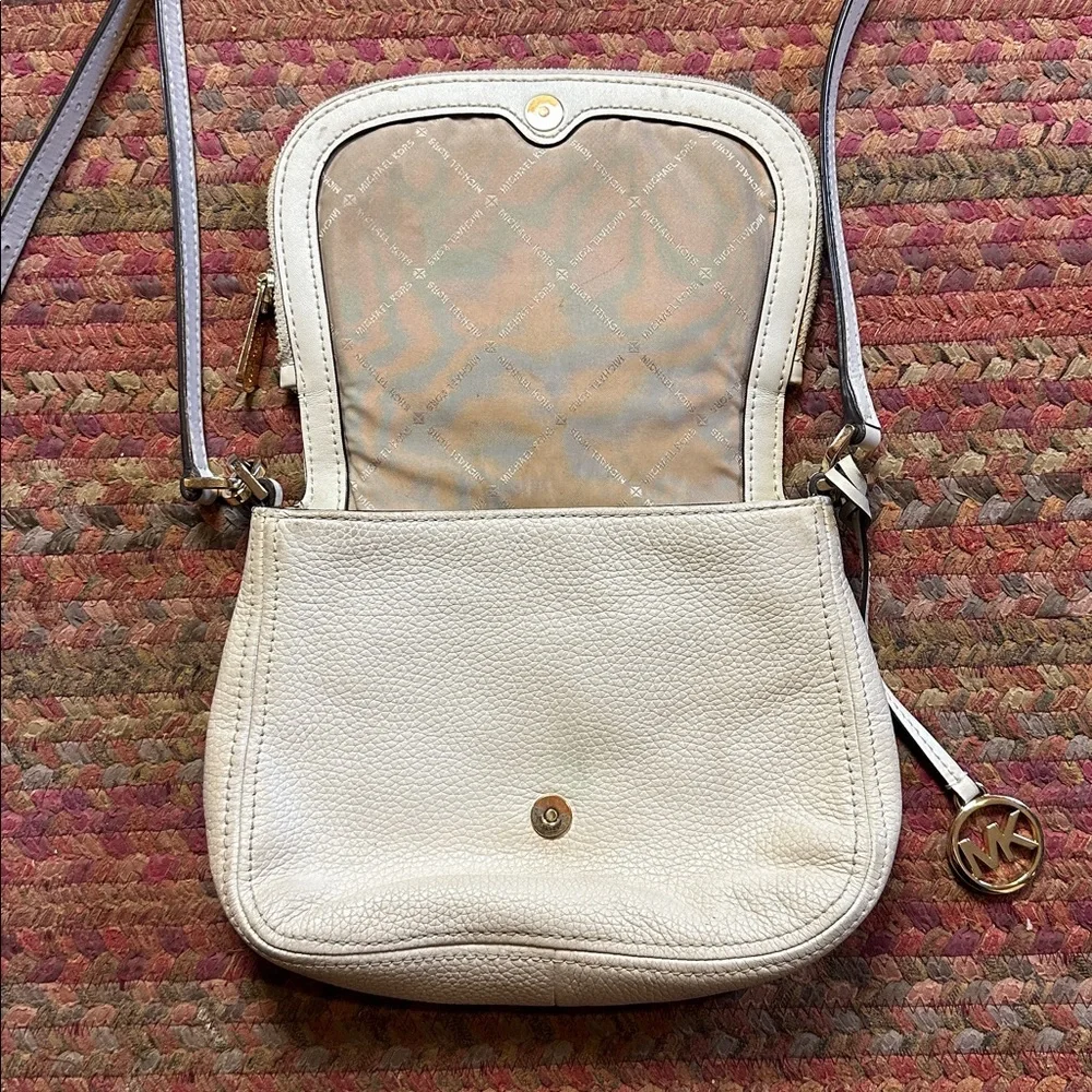 MICHAEL KORS WHITE CREAM PEBBLED LEATHER CROSSBODY FLAP PURSE_2